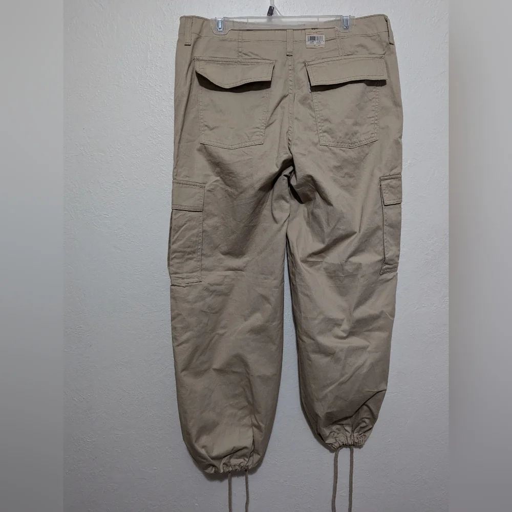 NWT Levi's Women's '94 Baggy Cargos Size 31x30 - Picture 9 of 9